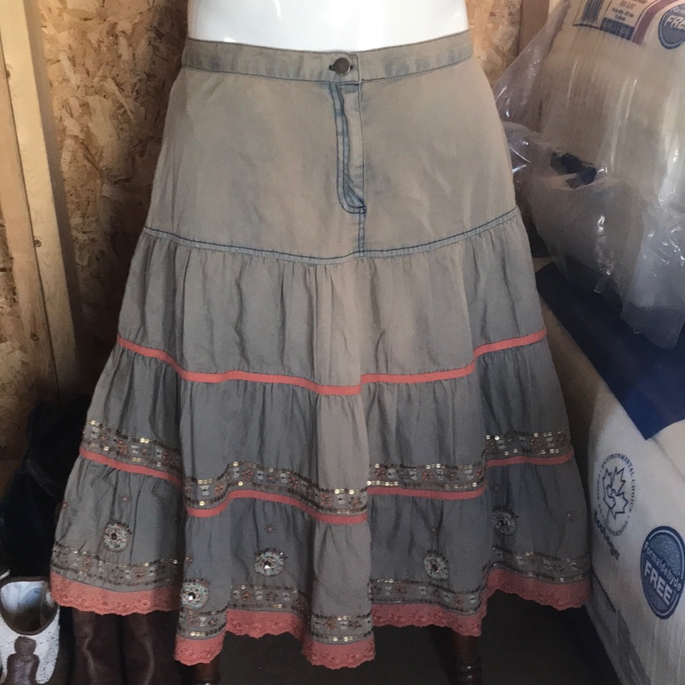 Attitude Tiered Sequin Detailed Skirt